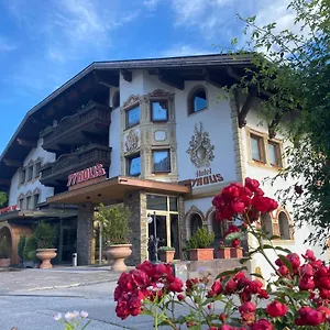 Tyrolis Hotell